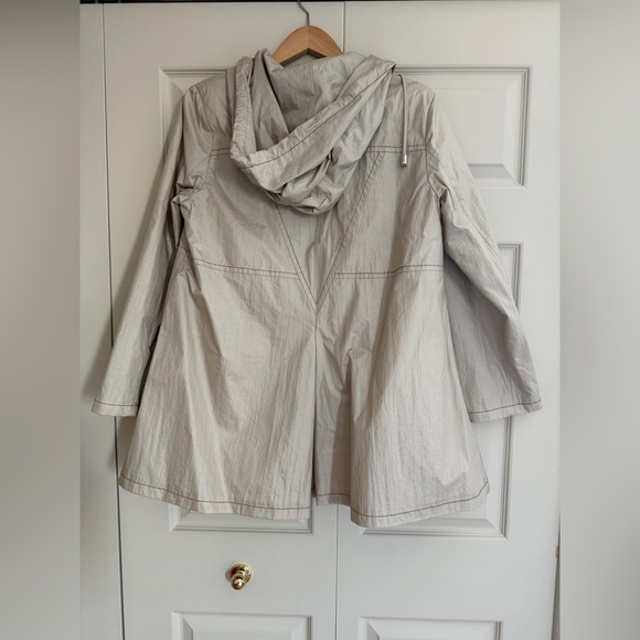 COAT - Picture 7 of 7